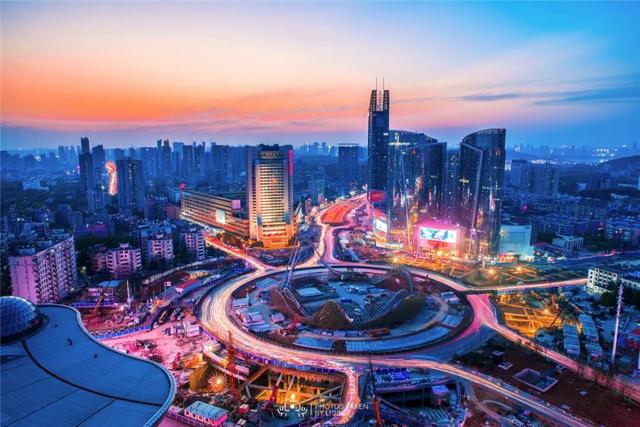 聚焦線下機構:大連的暫停鍵與武漢的重啟鍵