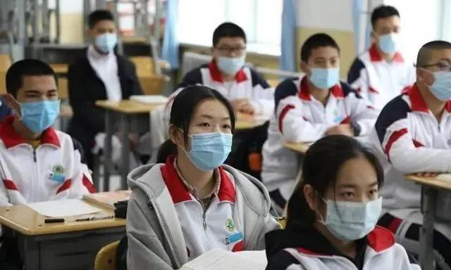 培訓(xùn)機(jī)構(gòu)外教確診,多地暫停線下教育:教培行業(yè)陷入嚴(yán)峻形勢